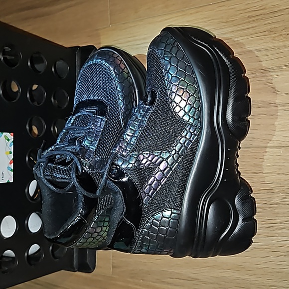 YRU Matrixx sneakers - Picture 2 of 4